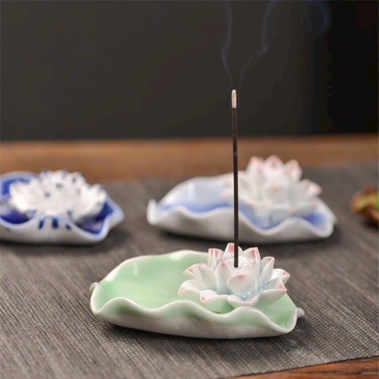 Đế cắm nhang bằng sứ hình hoa sen