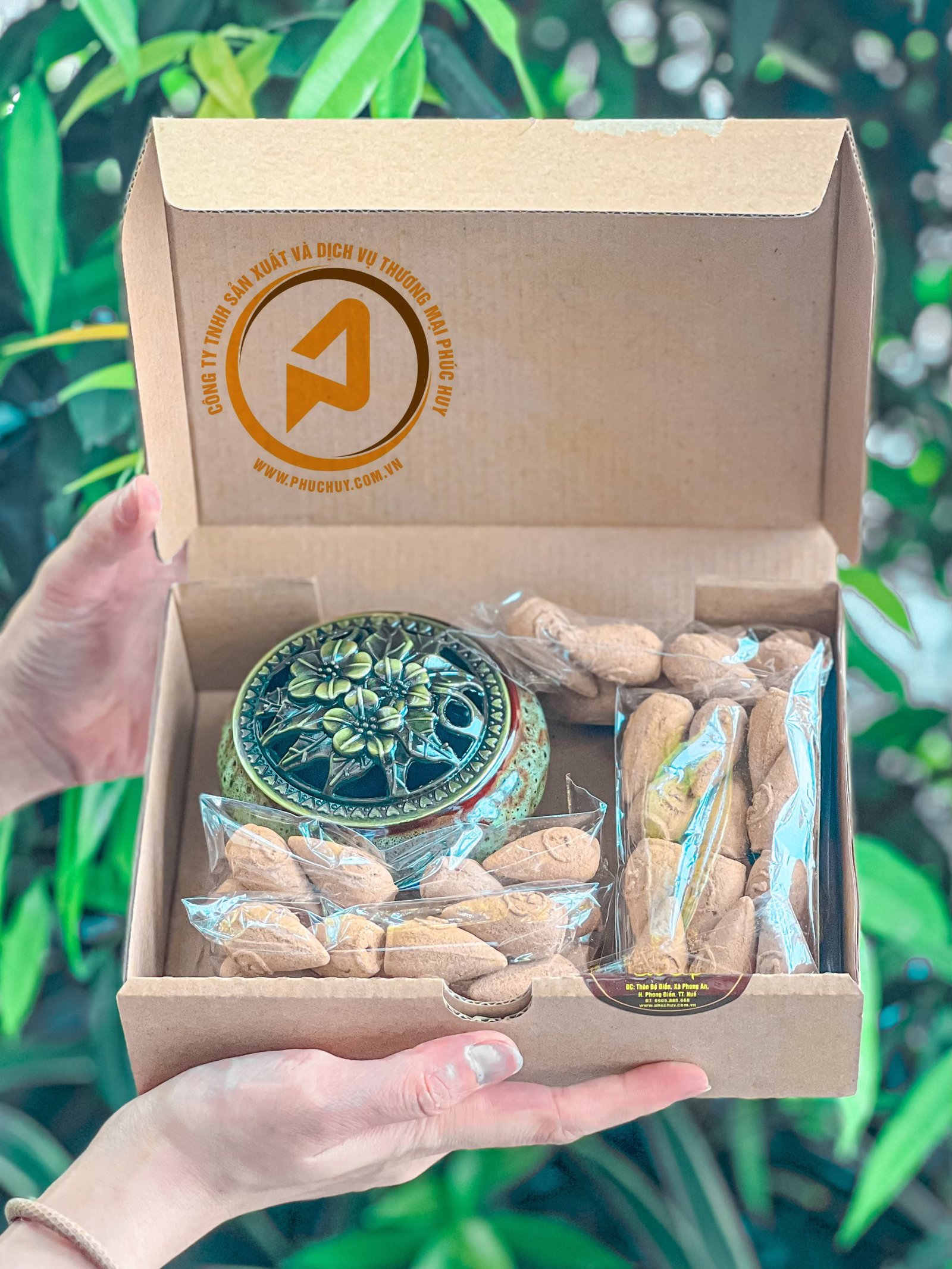 Combo trầm nụ + lư sứ